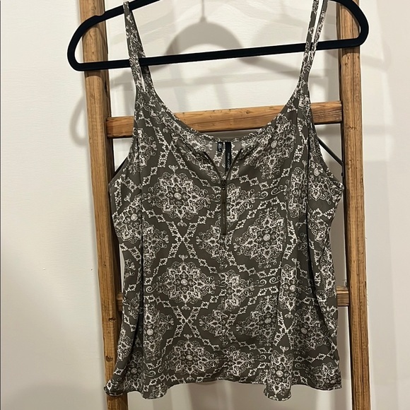 Maurices Sage and Cream Tank - Picture 1 of 4